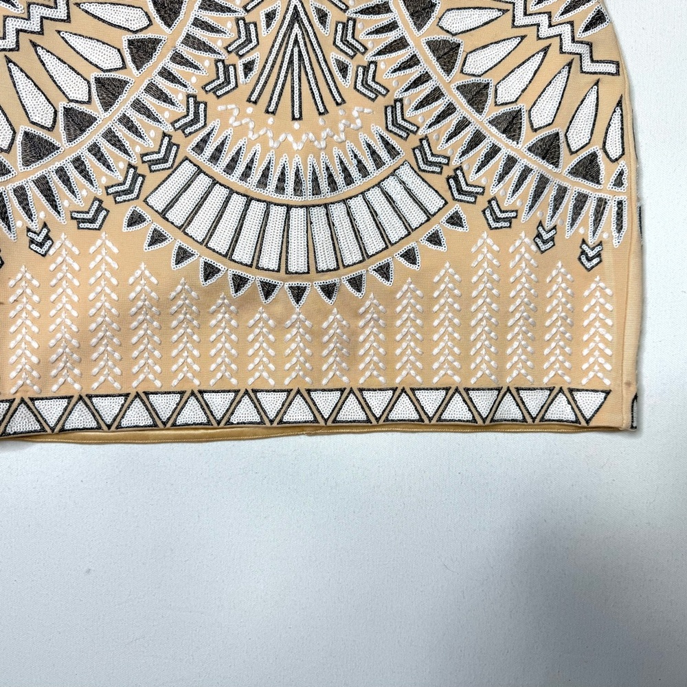 Bebe Nude Sequin Beaded Geometric Tribal Mini Skirt Size 8 - Picture 6 of 9